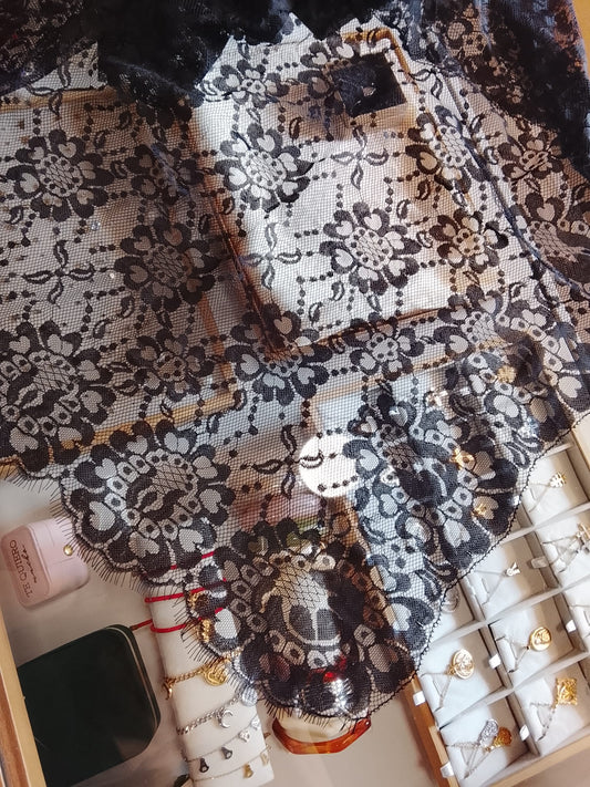 Mantilla Negra 001